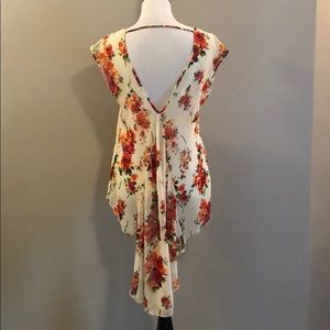 ING Juniors Foley High-Low floral top - Sz S